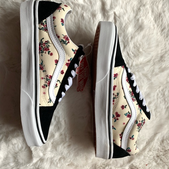 Vans Ditzy Floral White Old Skool Sneakers. Women size 6 & 6.5 & 7 - Picture 3 of 13